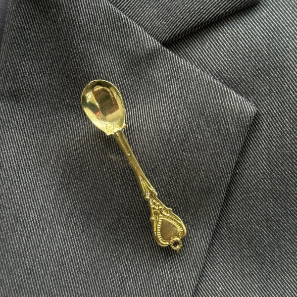 Брошь золотая ложка