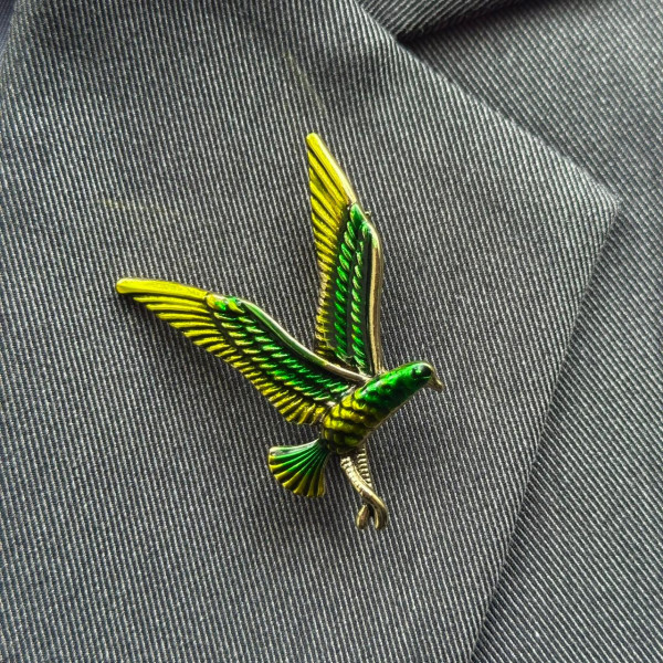 Брошь птица цветная