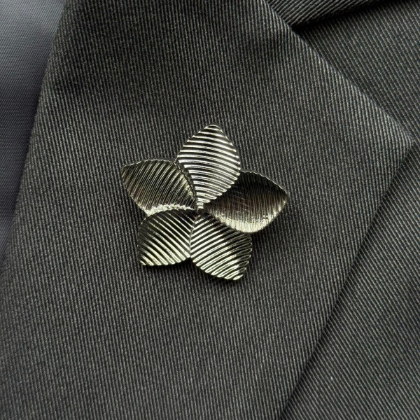 Брошь цветок в серебре