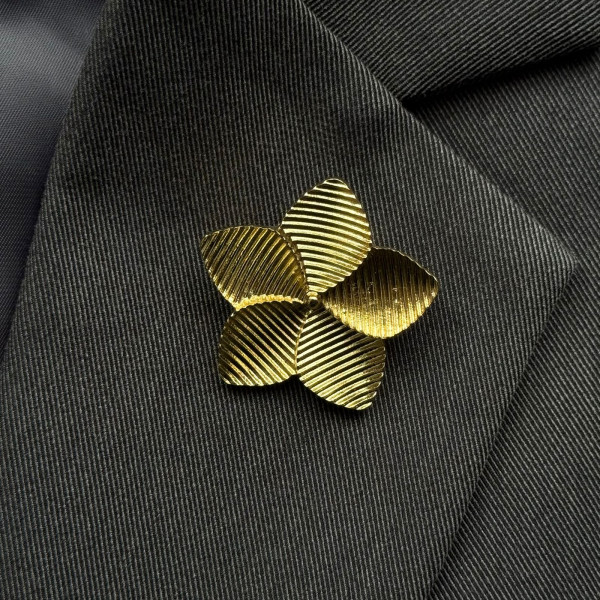 Брошь цветок в золоте