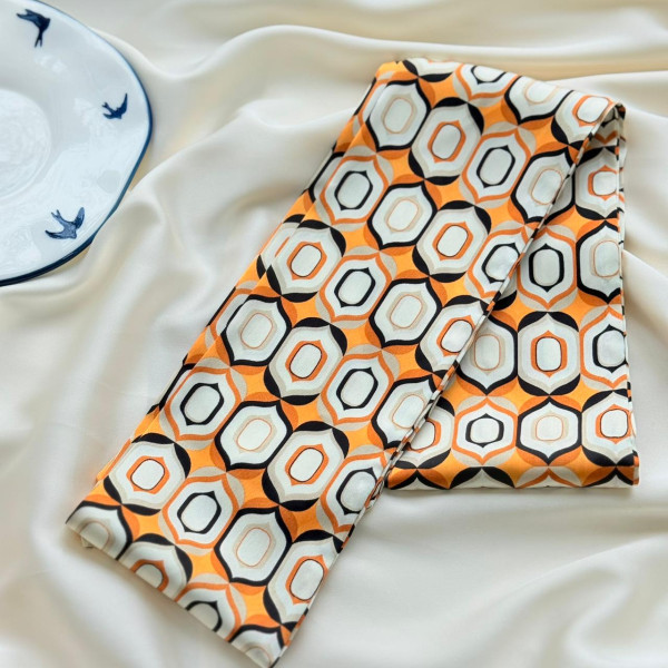 Шёлковый оранжевый шарф с узором