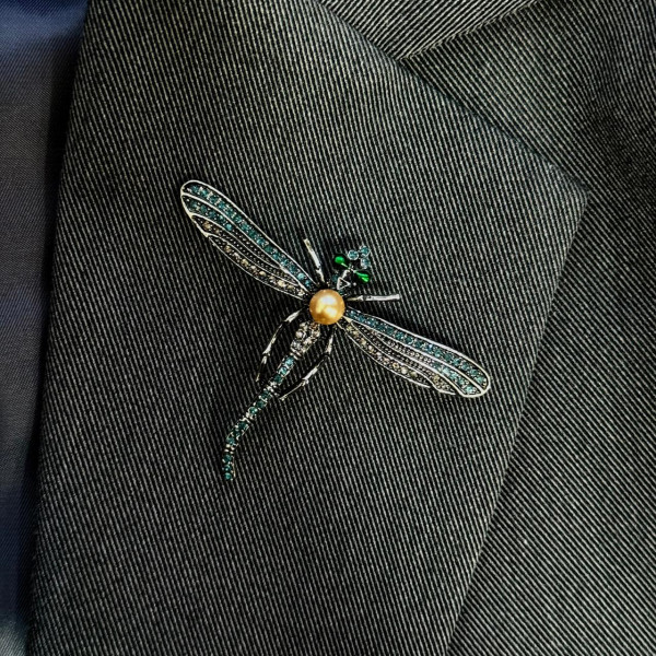 Брошь яркая стрекоза в серебре