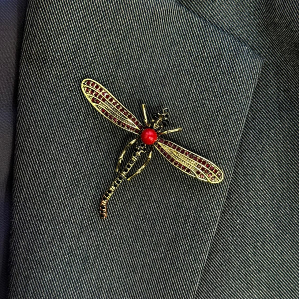 Брошь стрекоза яркая в золоте