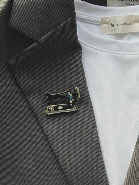 Брошь швейная машинка
