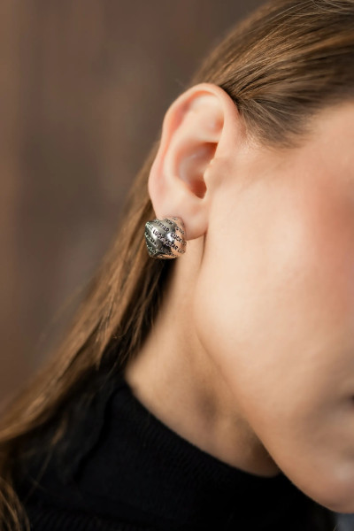 Элегантные серьги-пуговки в серебре