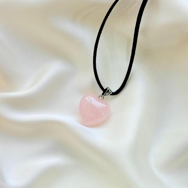 Колье-шнурок Розовый кварц, маленькое сердце