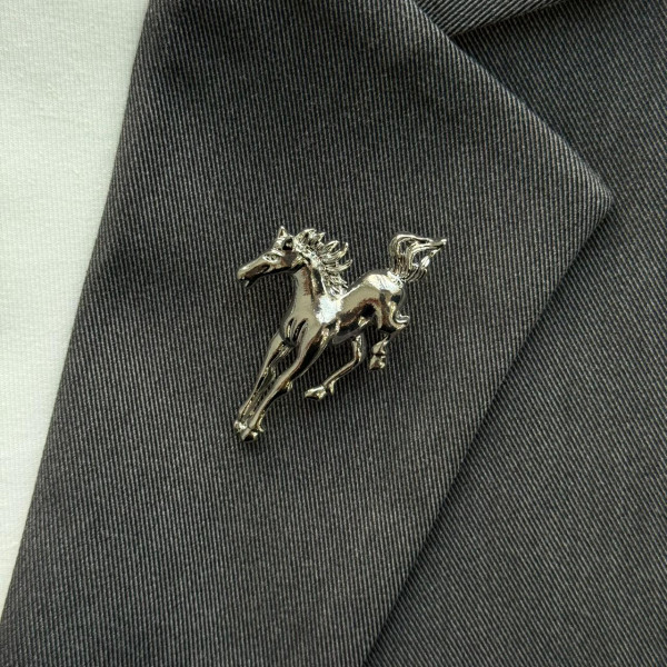 Брошь лошадь в серебре