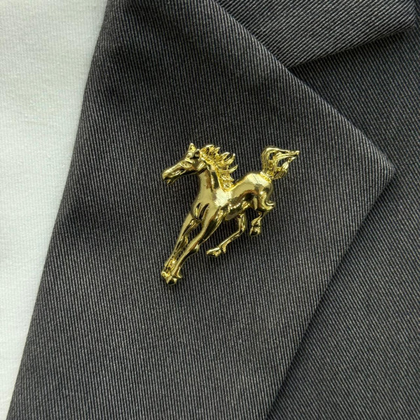 Брошь лошадь в золоте