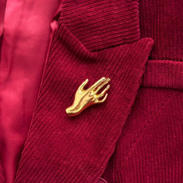 Брошь рука в золоте