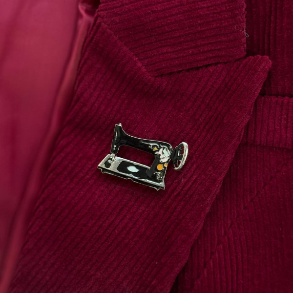 Брошь швейная машинка в серебре