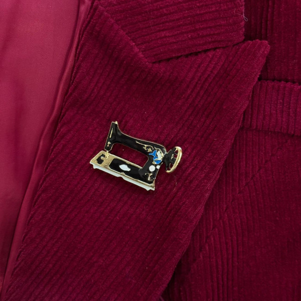 Брошь швейная машинка в золоте