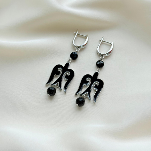 Серьги "Карлыгаш" черные в серебре с агатом