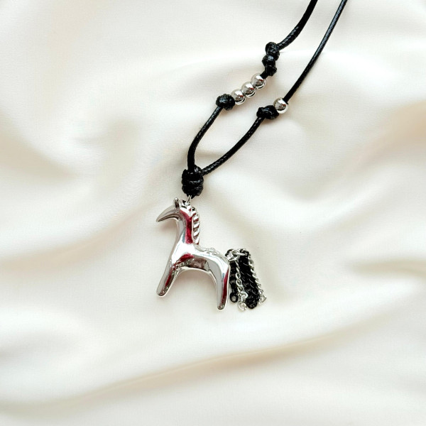 Колье-шнурок лошадь в серебре