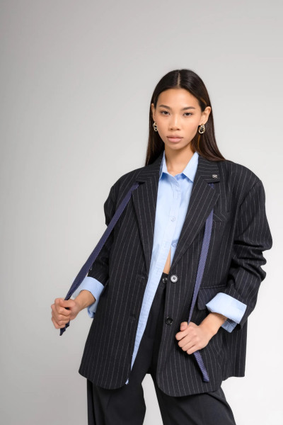 Пиджак в полоску синий