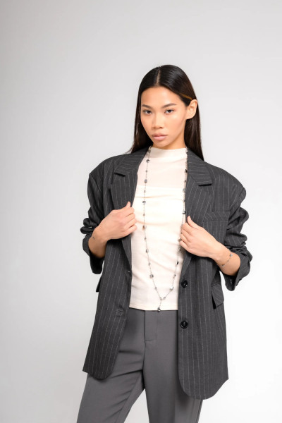 Пиджак в полоску серый